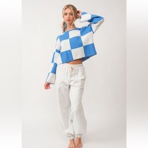592. Checkered long sleeve sweater in blue white